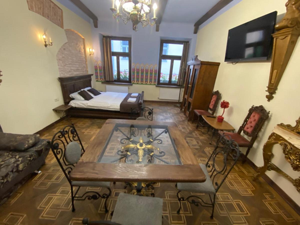 Апартаменти Королівські На Вулиці Лесі Українки 19 Lvov Exteriér fotografie