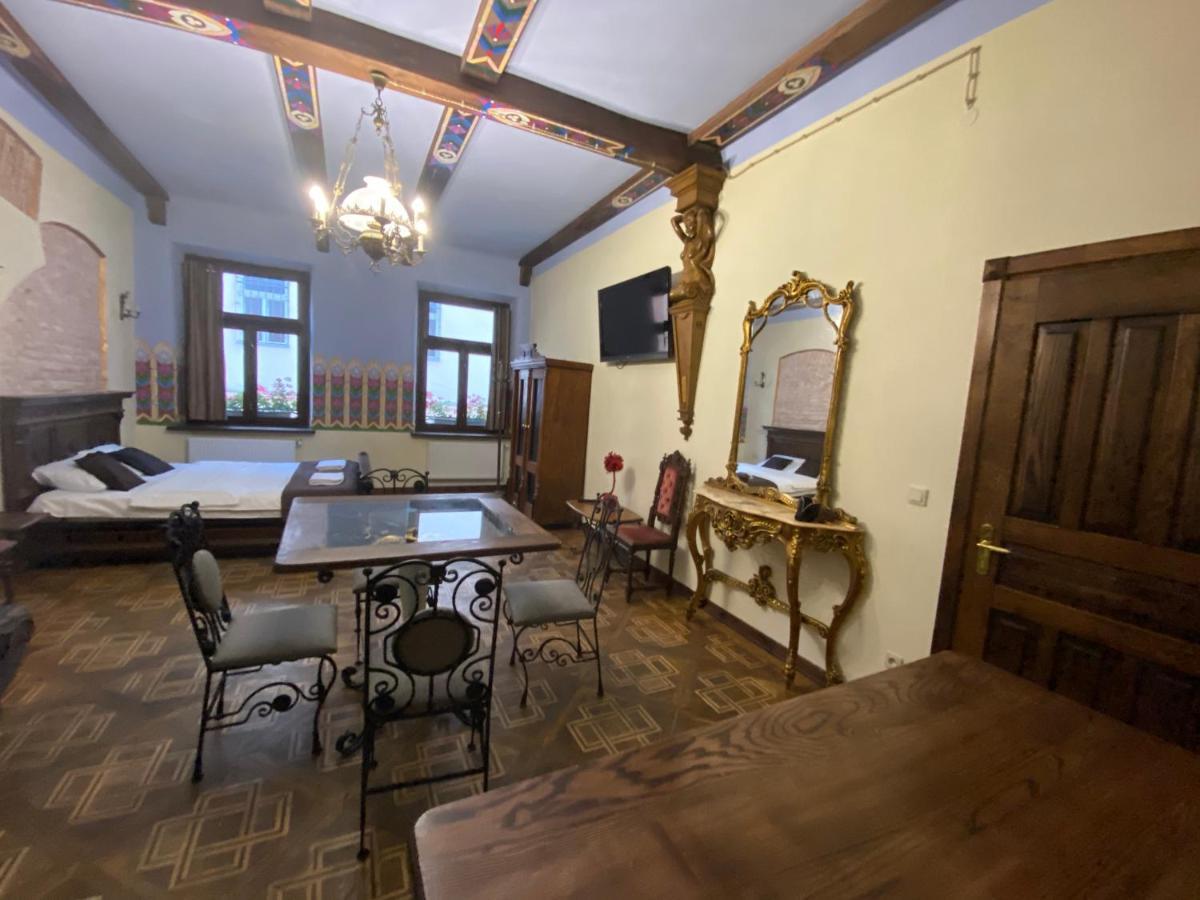 Апартаменти Королівські На Вулиці Лесі Українки 19 Lvov Exteriér fotografie