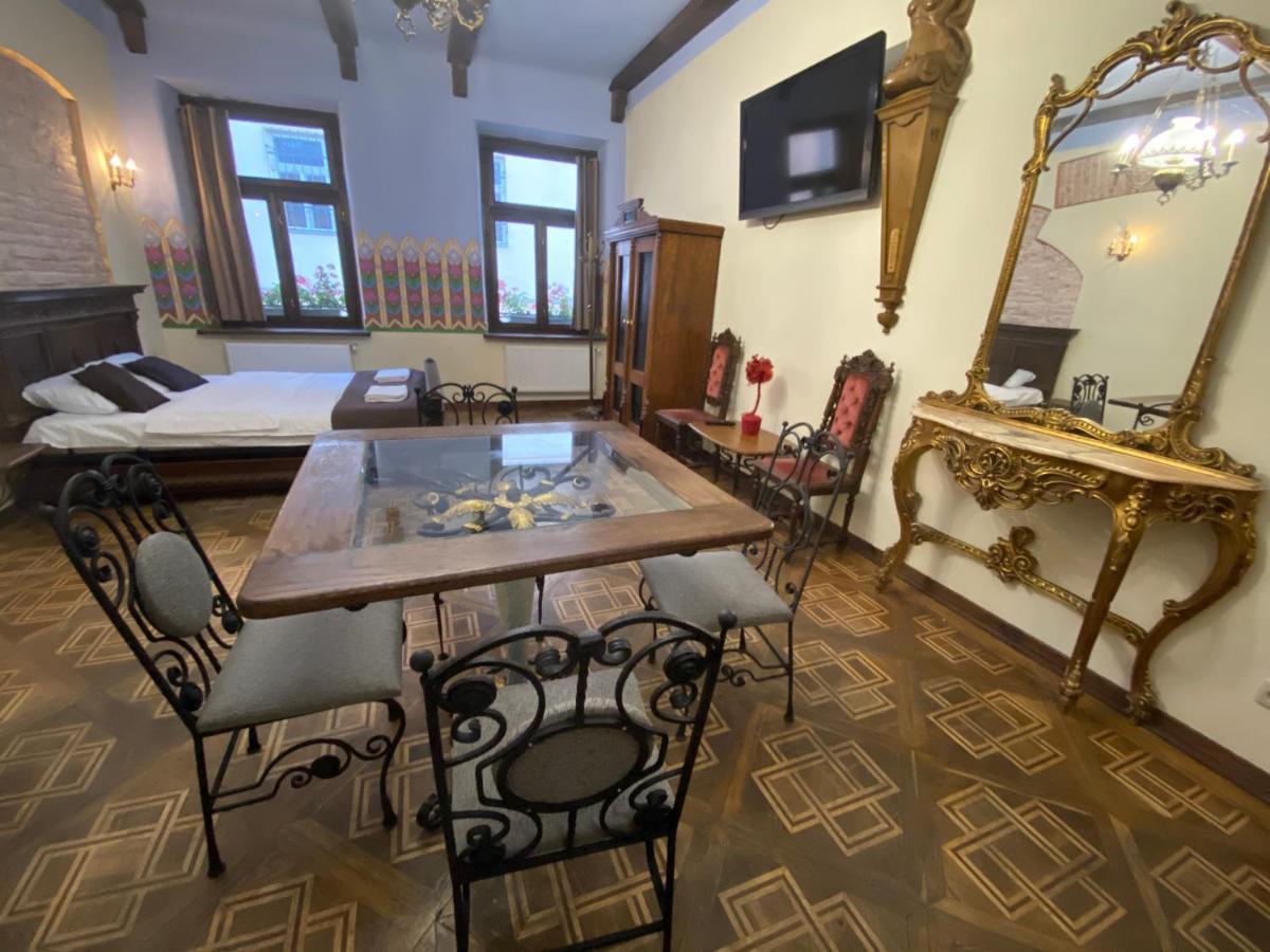 Апартаменти Королівські На Вулиці Лесі Українки 19 Lvov Exteriér fotografie